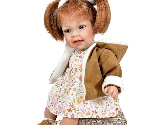 Muñeca española "Little Amelia Colorina"